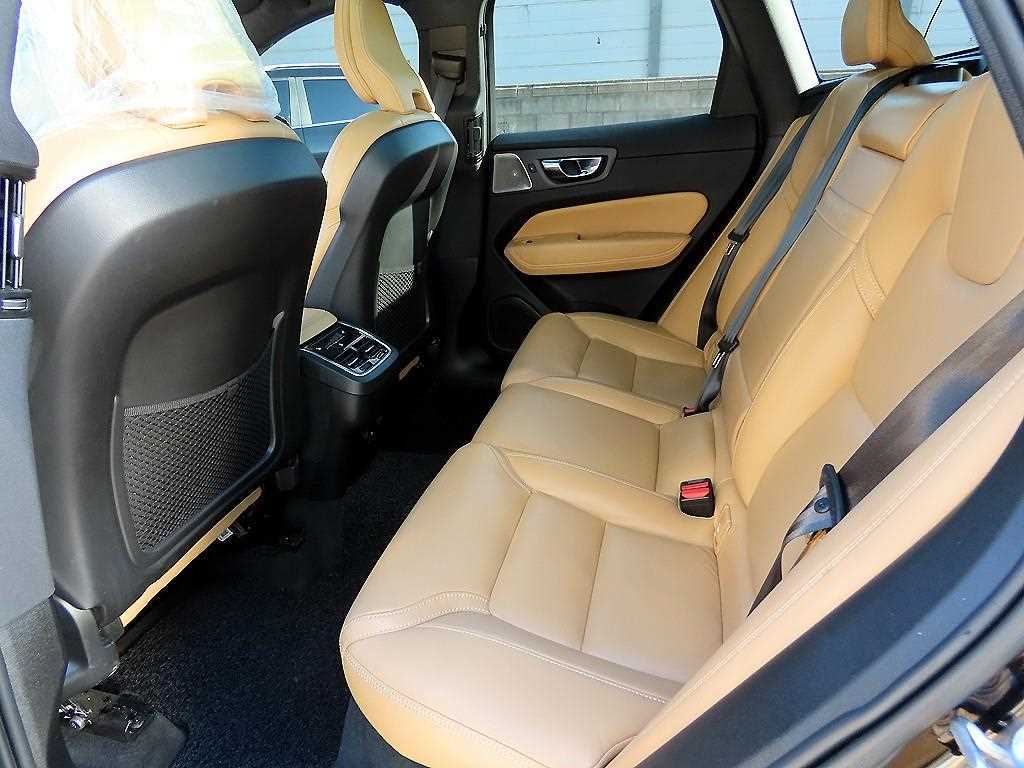 Volvo XC60 — photo 06