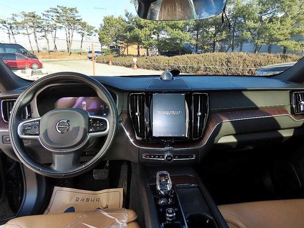 Volvo XC60 — photo 07