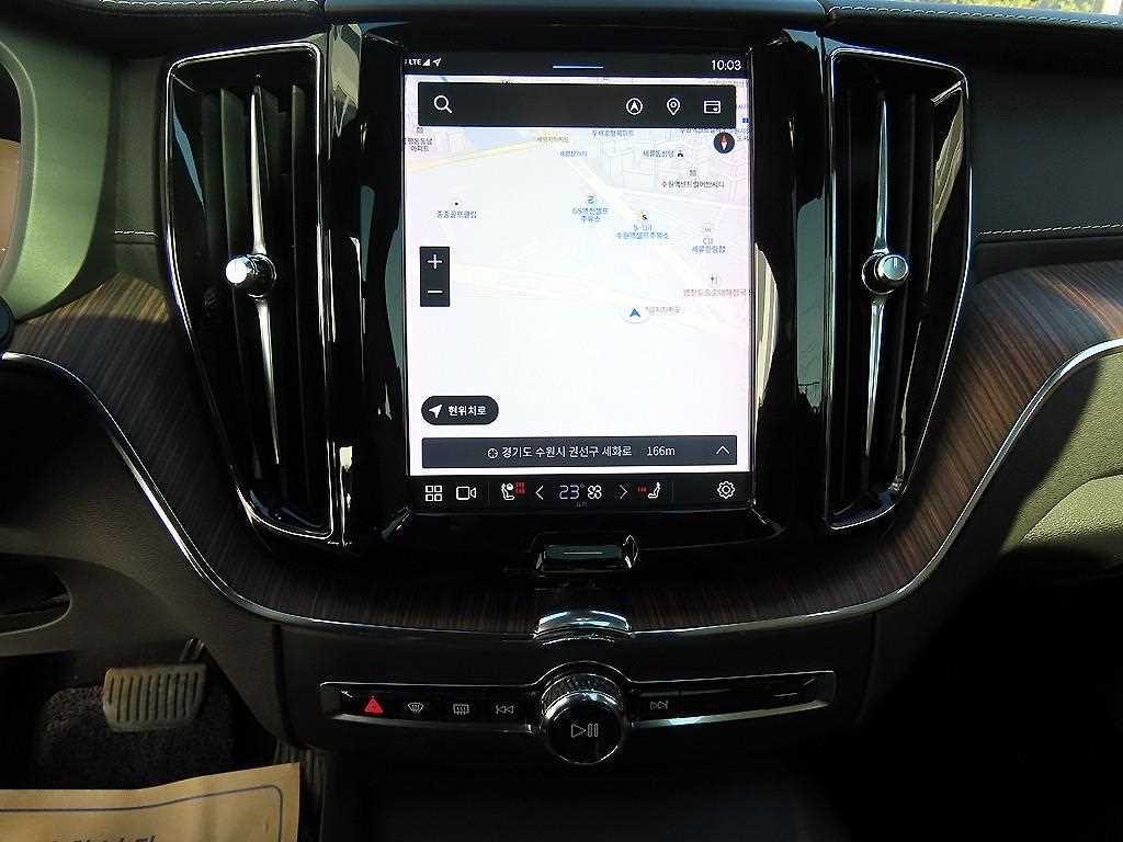 Volvo XC60 — photo 14