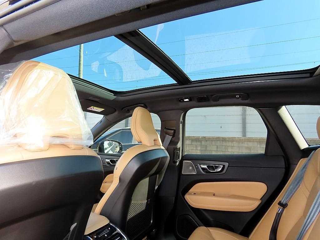 Volvo XC60 — photo 16