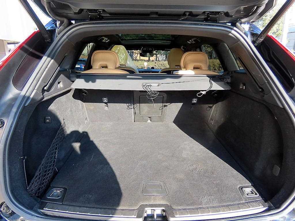 Volvo XC60 — photo 17