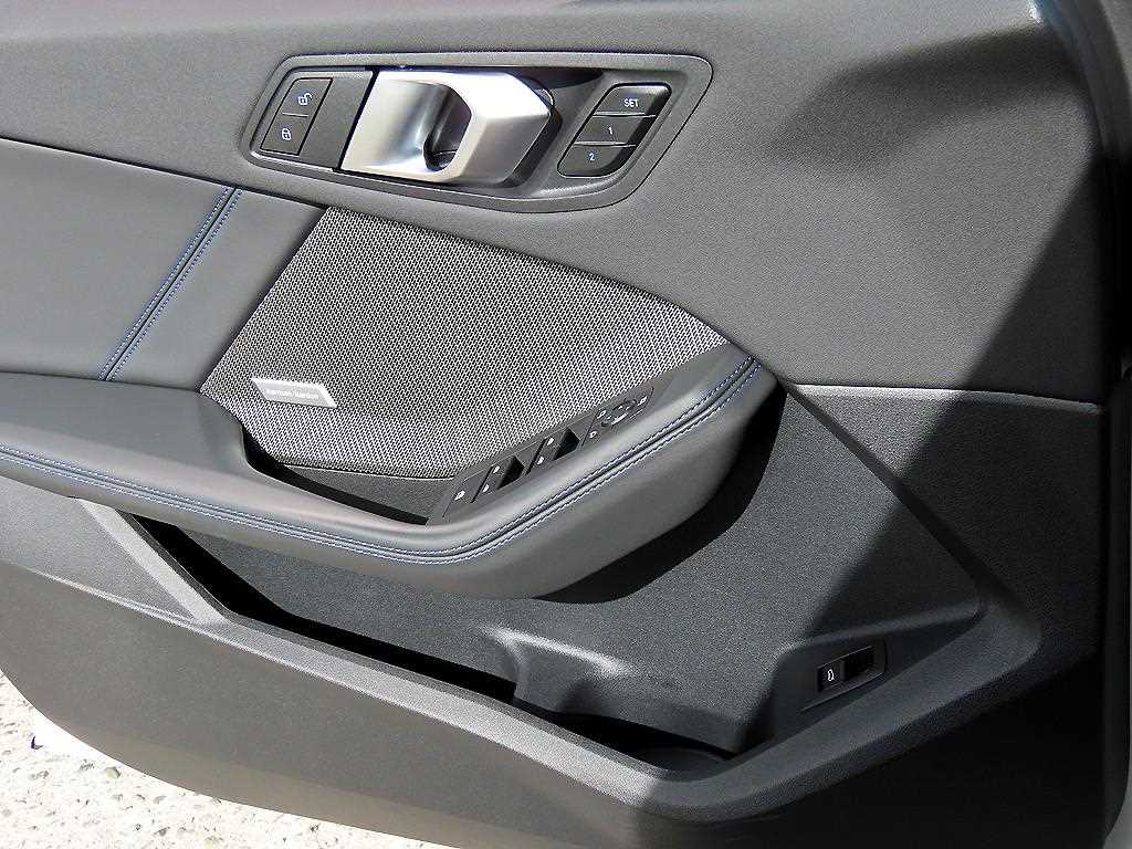 BMW 1-Series — photo 12