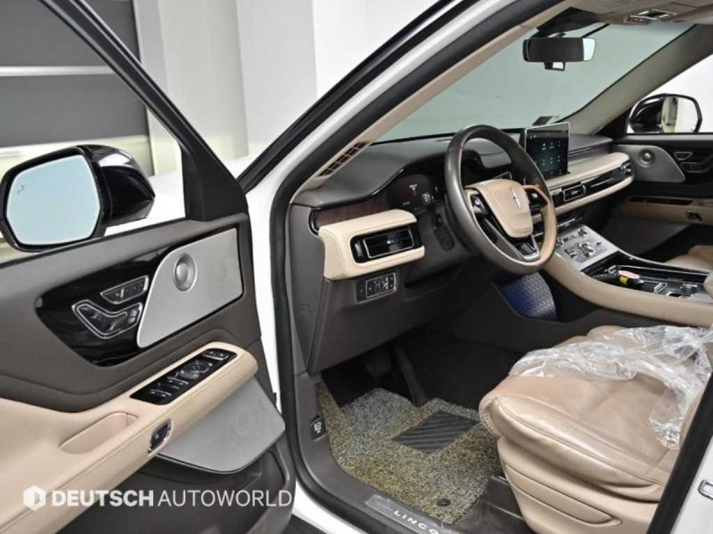 Lincoln Aviator — photo 11