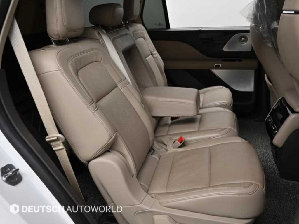 Lincoln Aviator — photo 12