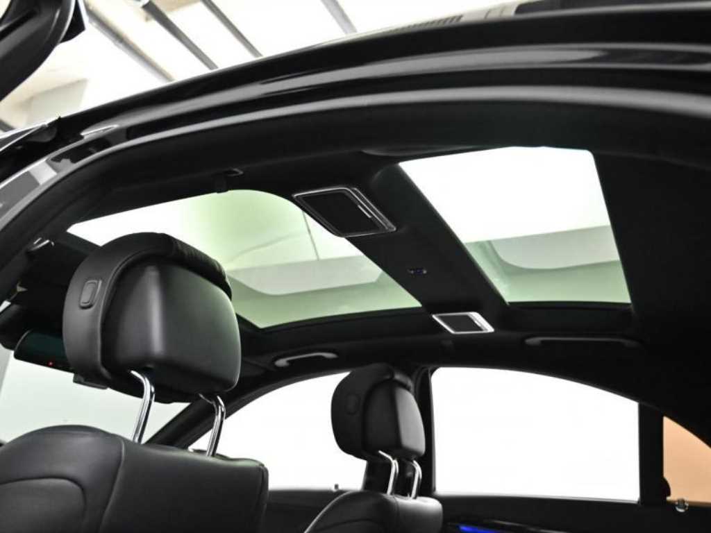 Mercedes-Benz S-Class — photo 19