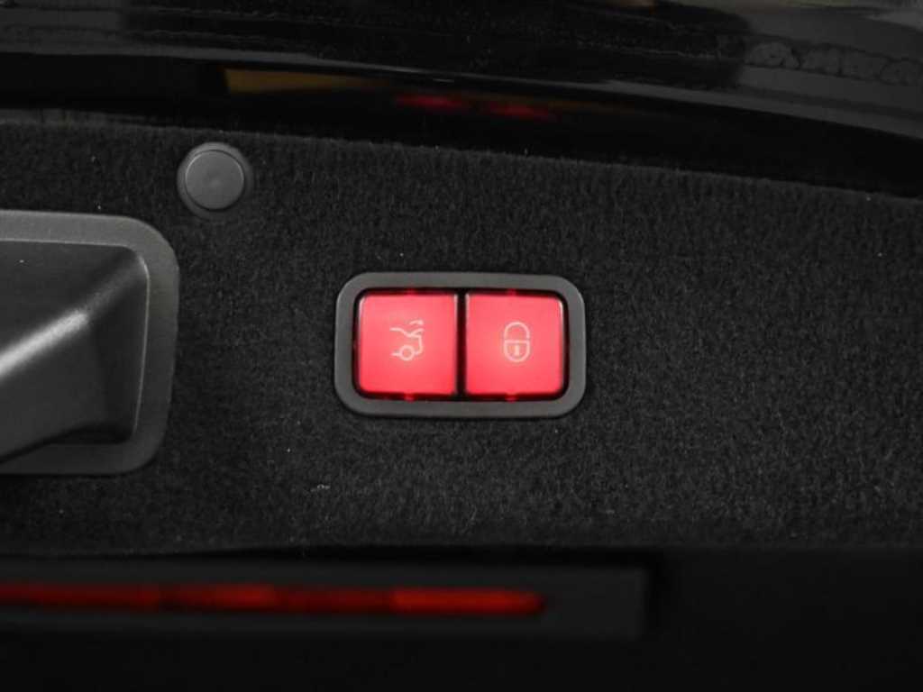 Mercedes-Benz S-Class — photo 20
