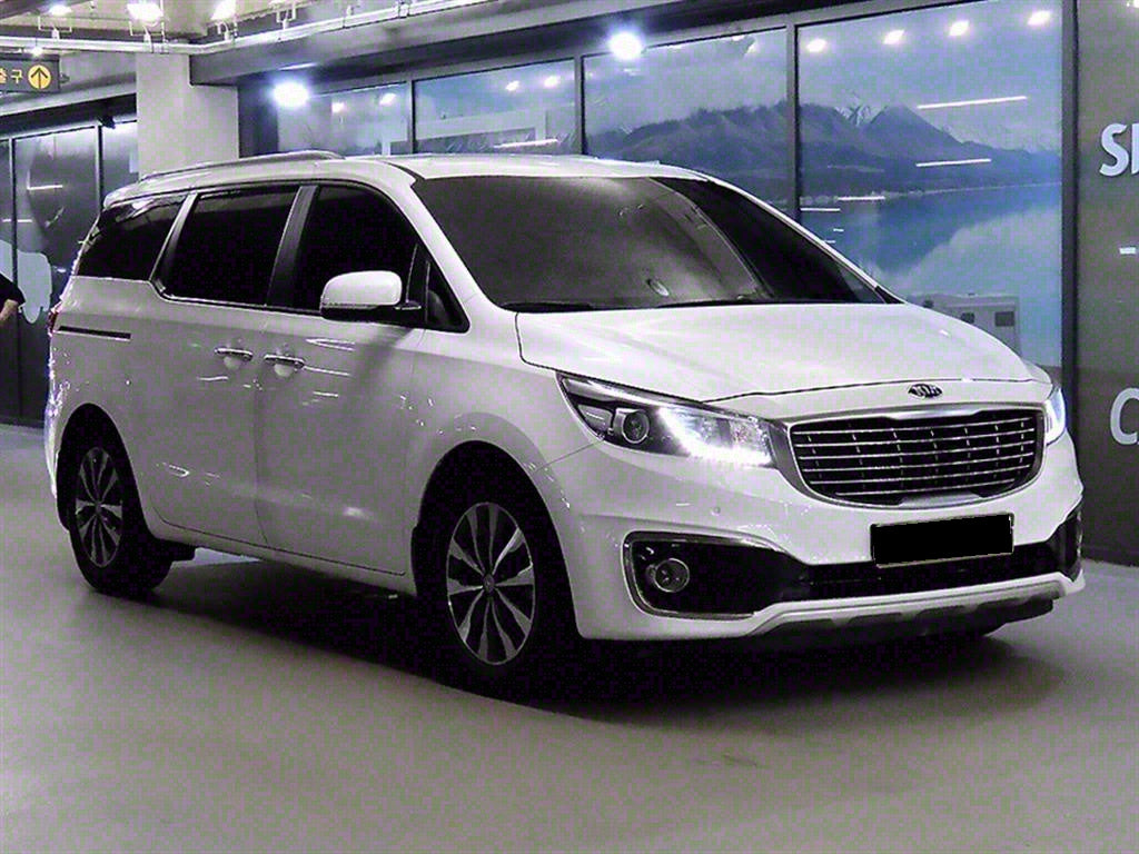 Kia Carnival — photo 01