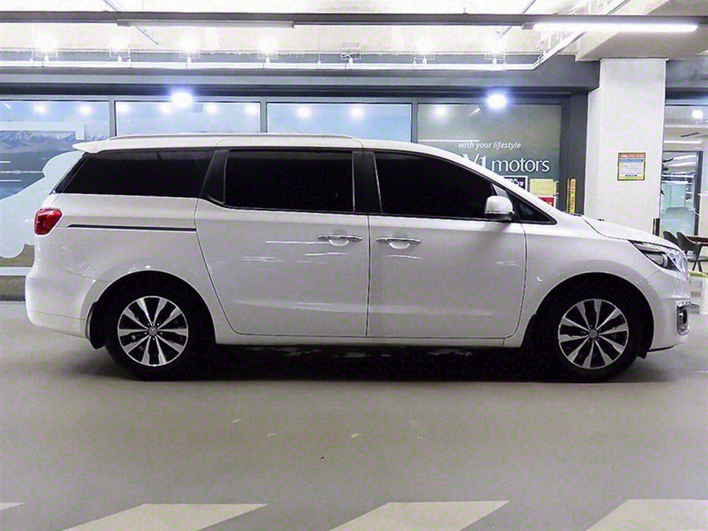 Kia Carnival — photo 03