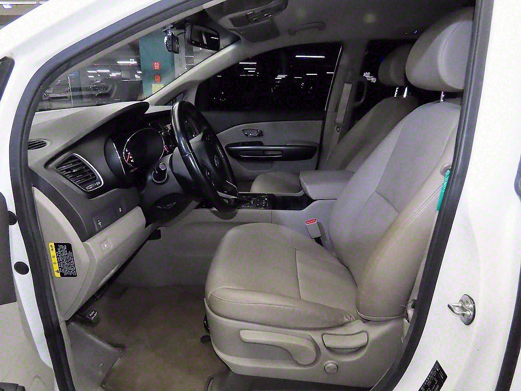 Kia Carnival — photo 06