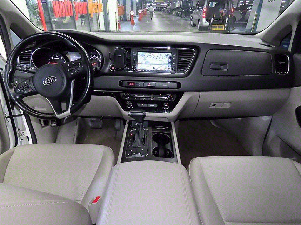 Kia Carnival — photo 11