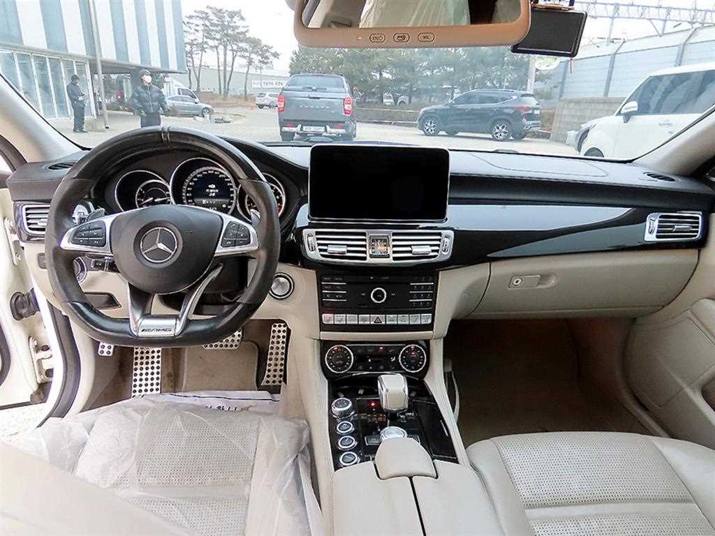 Mercedes-Benz CLS-Class — photo 07