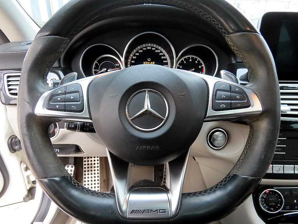 Mercedes-Benz CLS-Class — photo 08