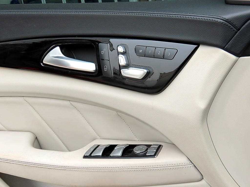 Mercedes-Benz CLS-Class — photo 11