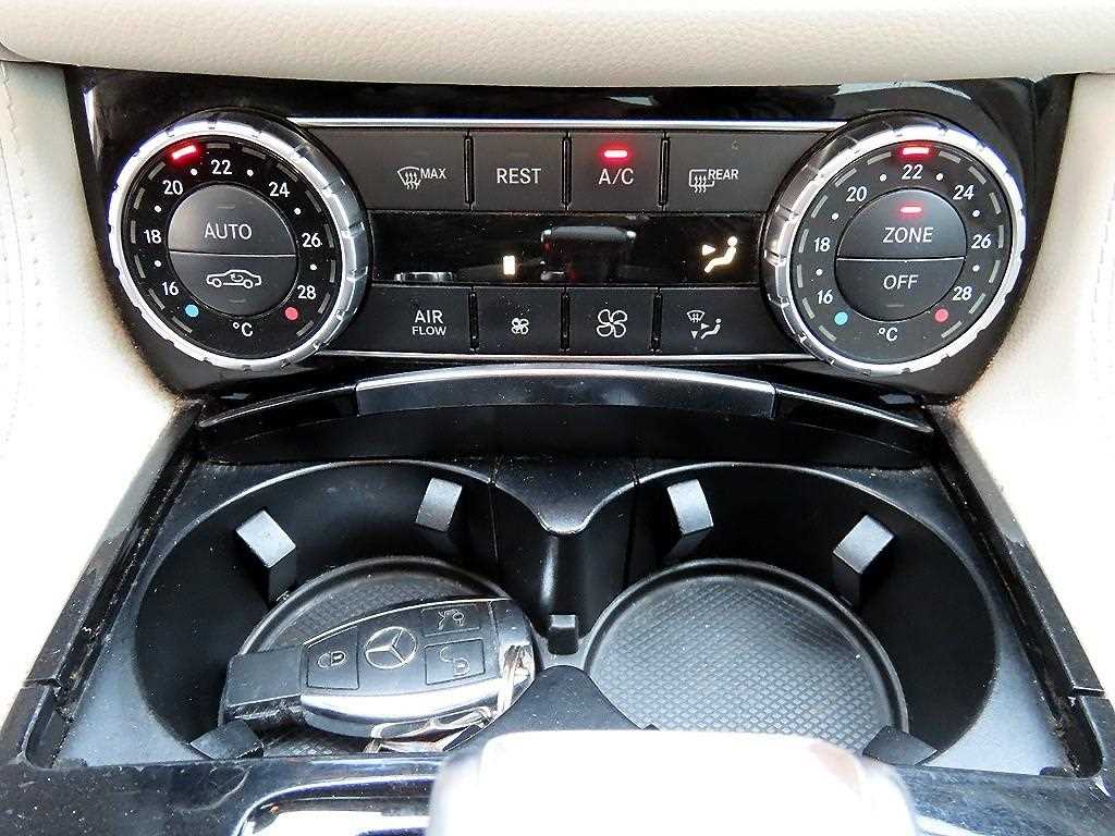Mercedes-Benz CLS-Class — photo 12