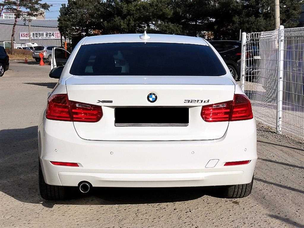 BMW 3-Series — photo 04