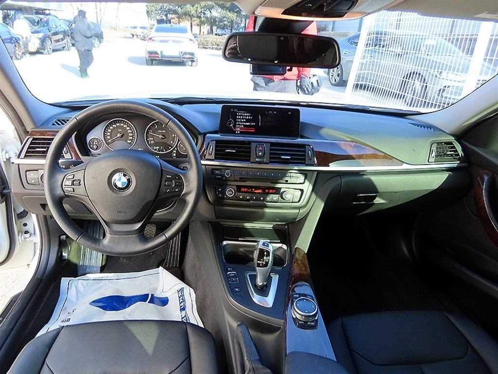 BMW 3-Series — photo 07