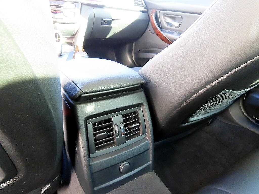BMW 3-Series — photo 17