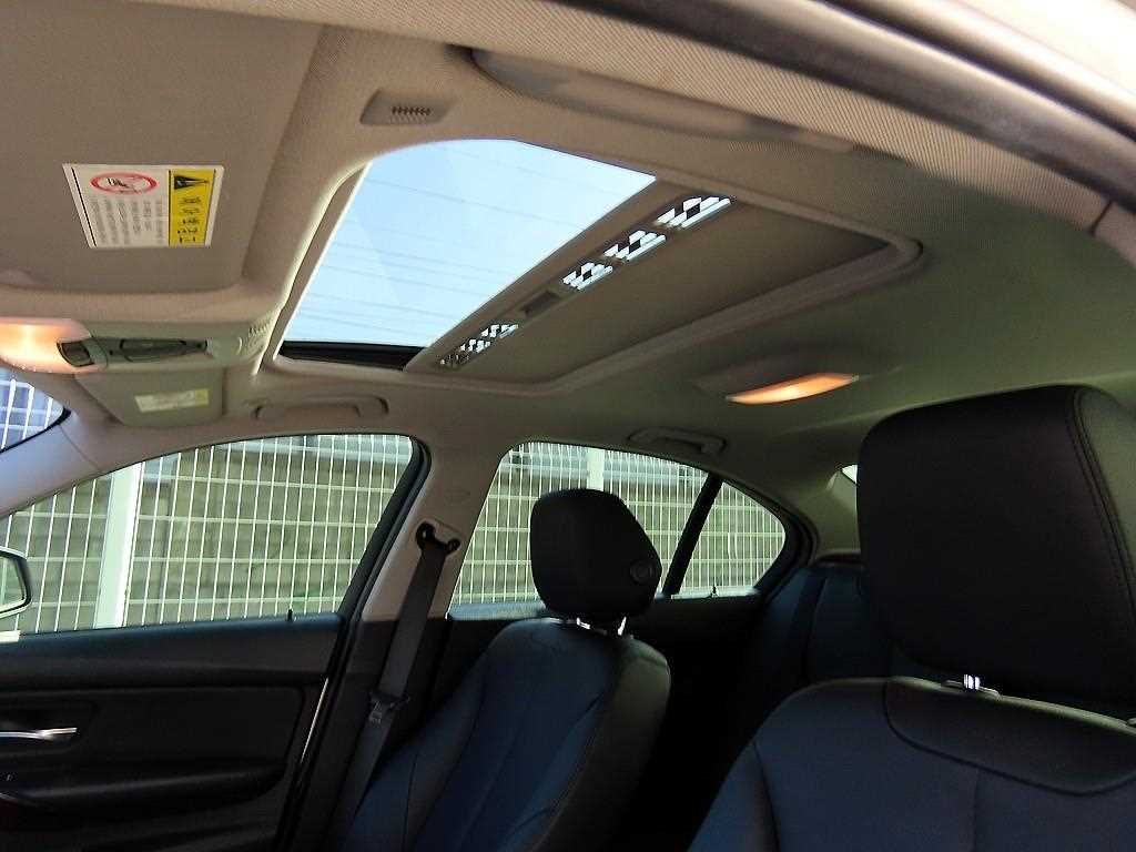 BMW 3-Series — photo 18