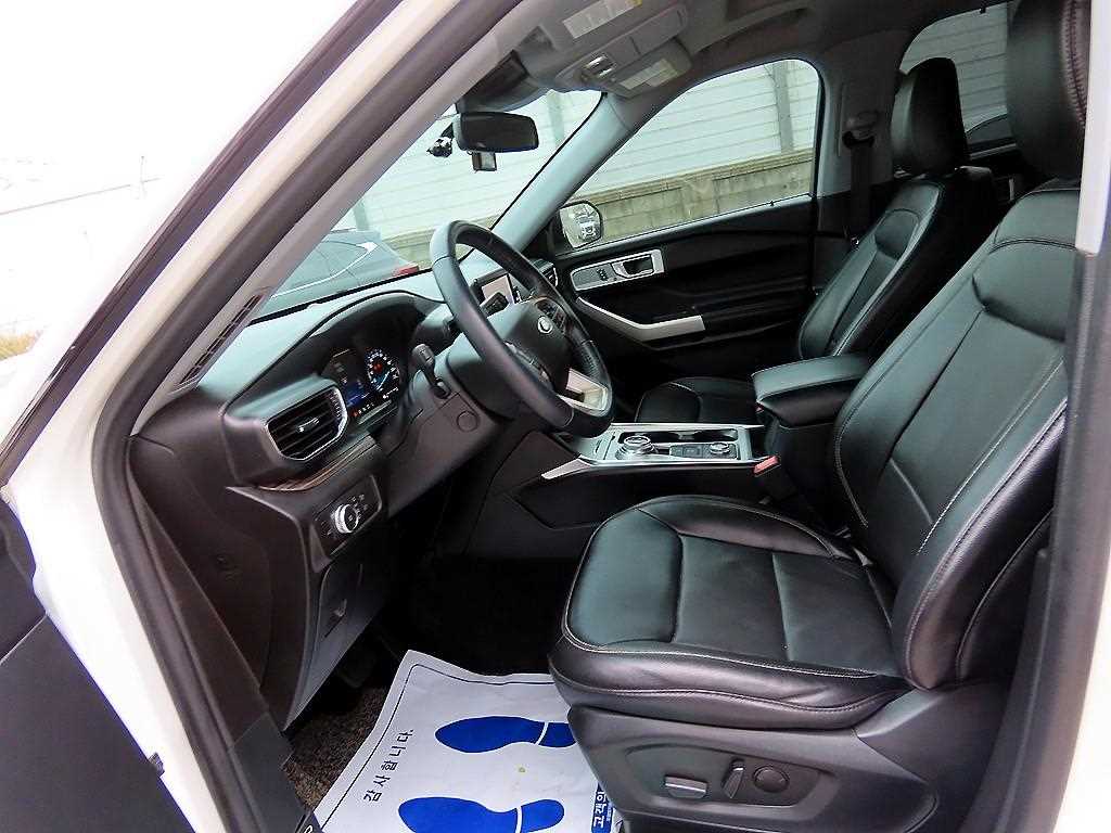 Ford Explorer — photo 05