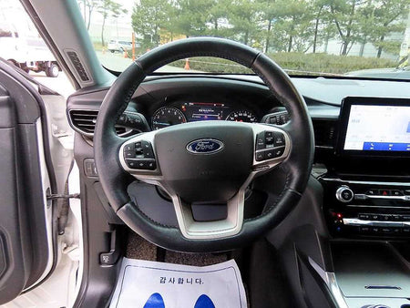 Ford Explorer — photo 08