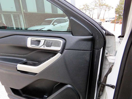 Ford Explorer — photo 11