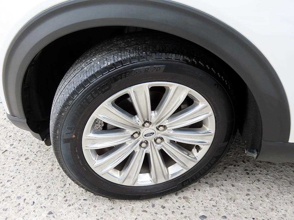 Ford Explorer — photo 20