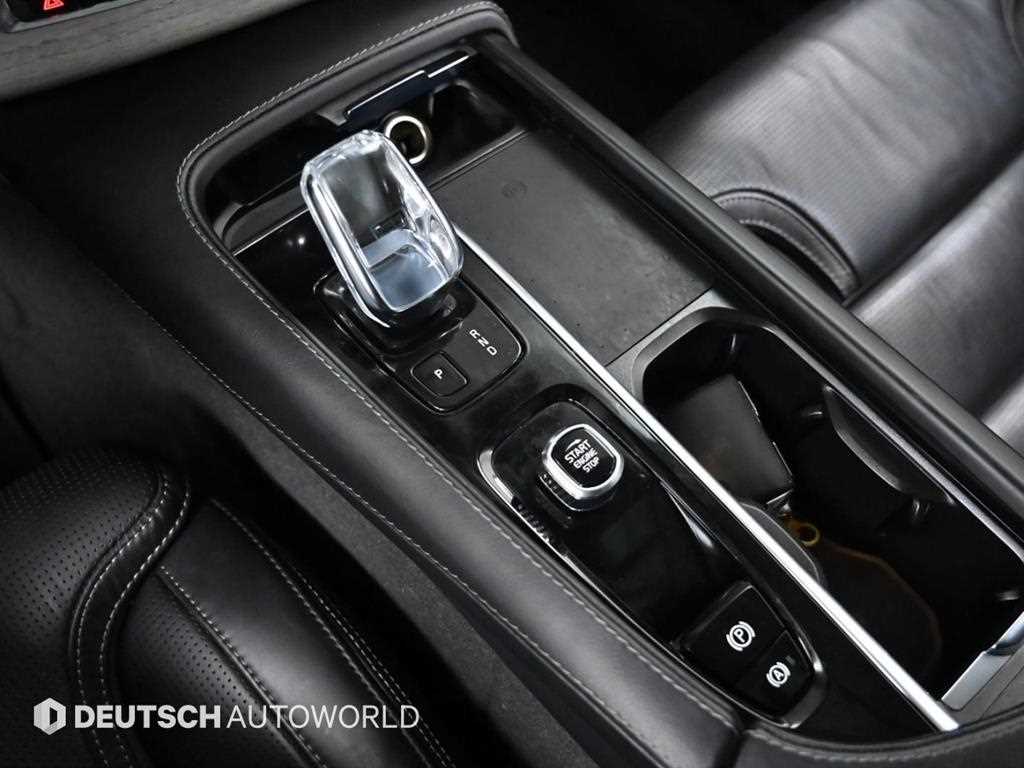 Volvo XC90 — photo 09