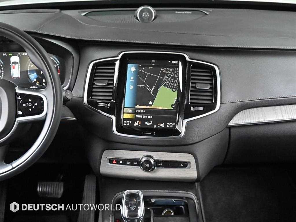 Volvo XC90 — photo 14