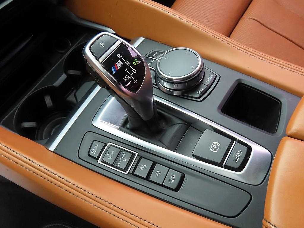 BMW X6 — photo 11