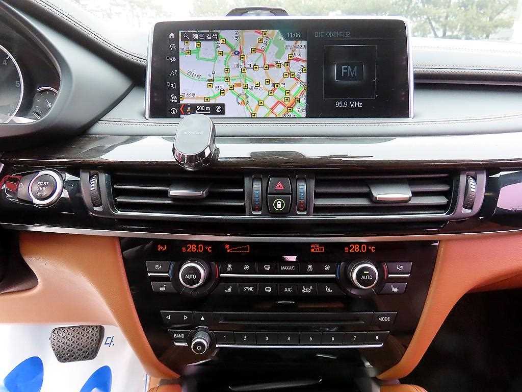 BMW X6 — photo 12