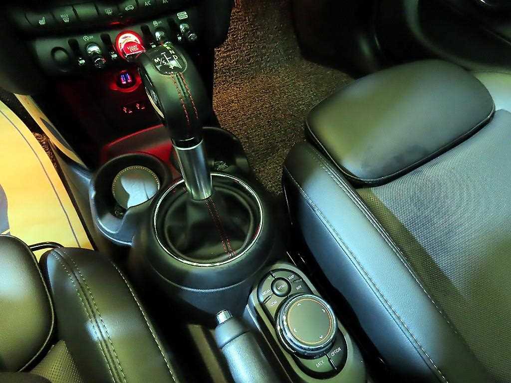 Mini Cooper — photo 12