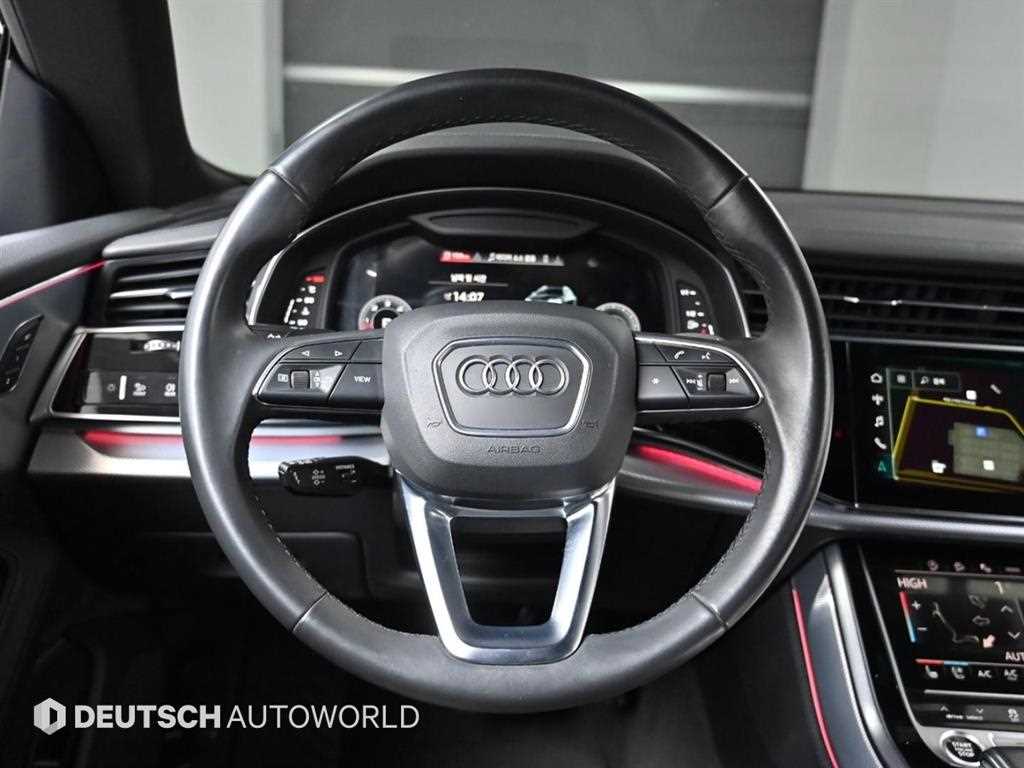 Audi Q8 — photo 08