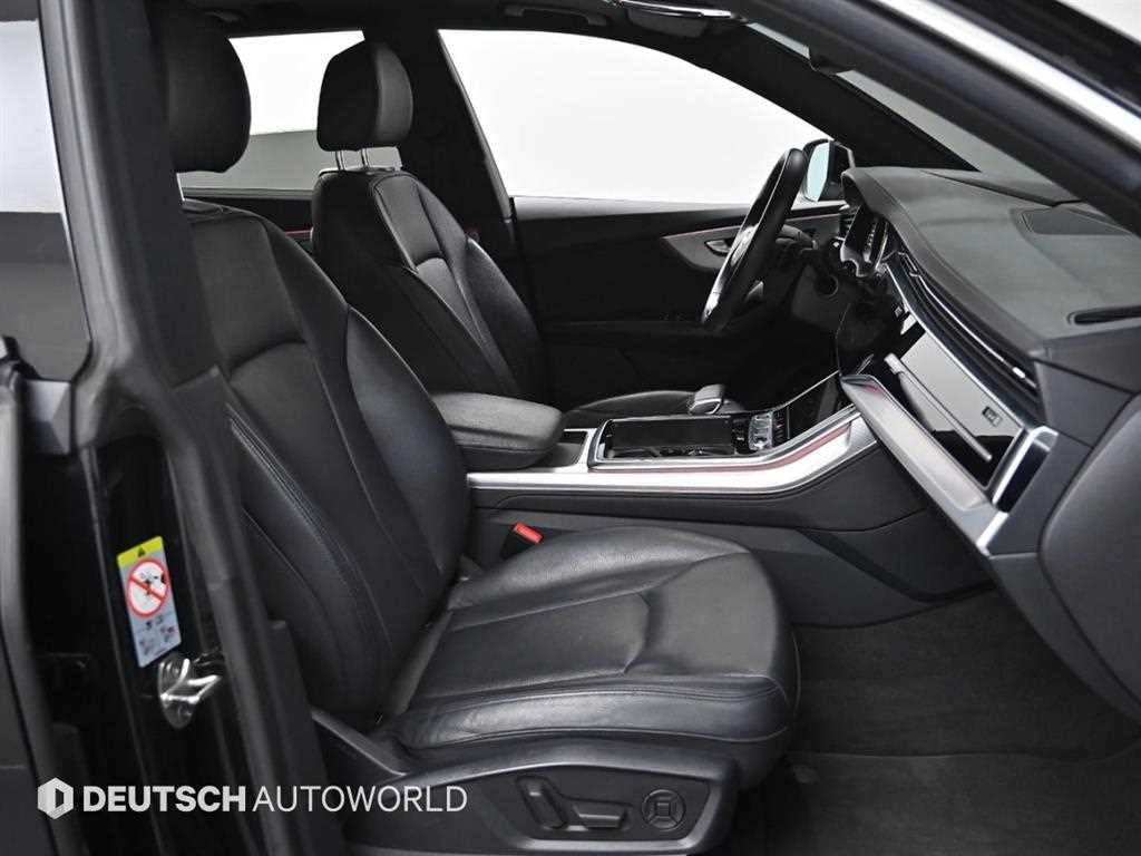 Audi Q8 — photo 13