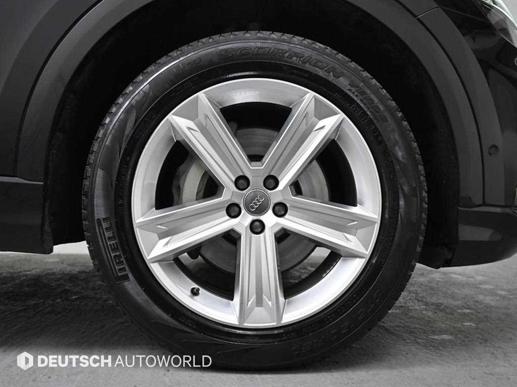 Audi Q8 — photo 20
