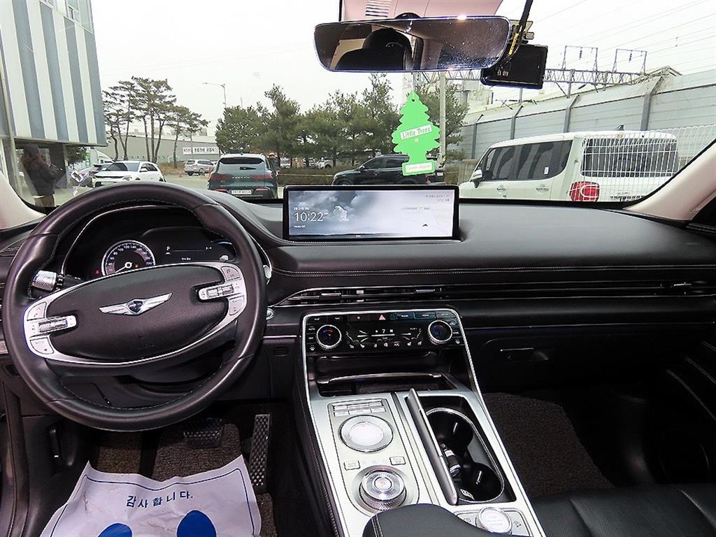 Genesis GV80 — photo 07