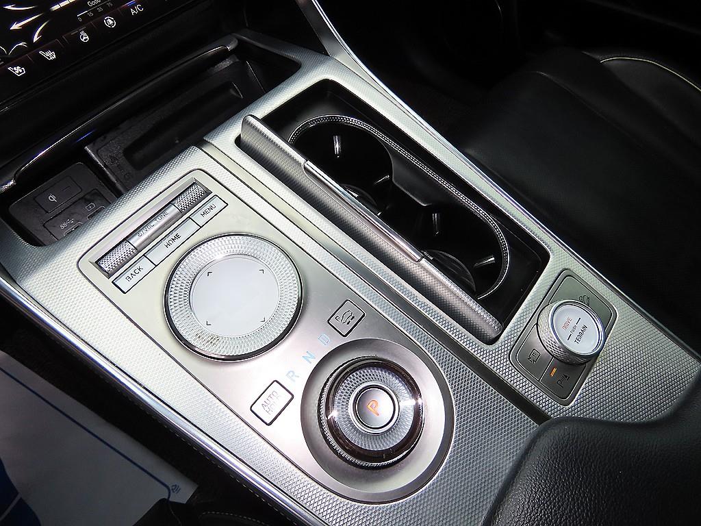 Genesis GV80 — photo 11