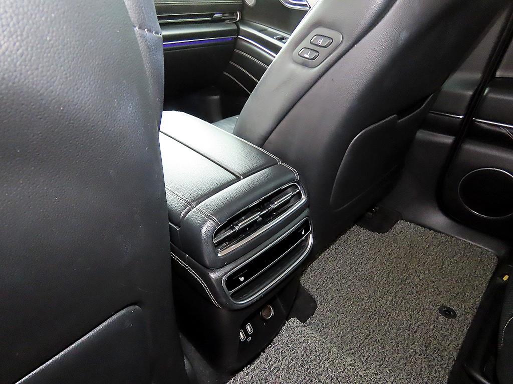 Genesis GV80 — photo 16