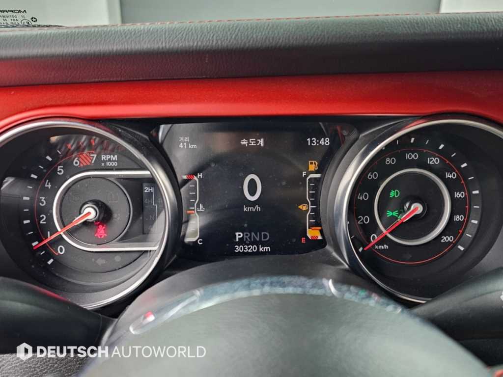 Jeep Wrangler — photo 08