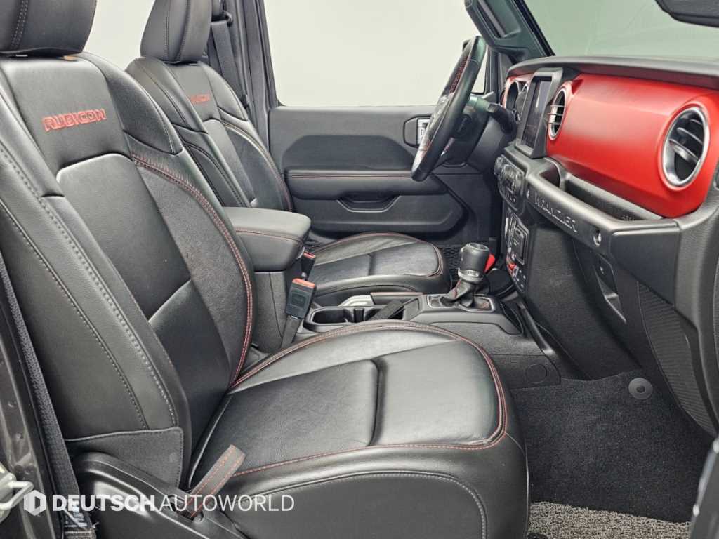 Jeep Wrangler — photo 10