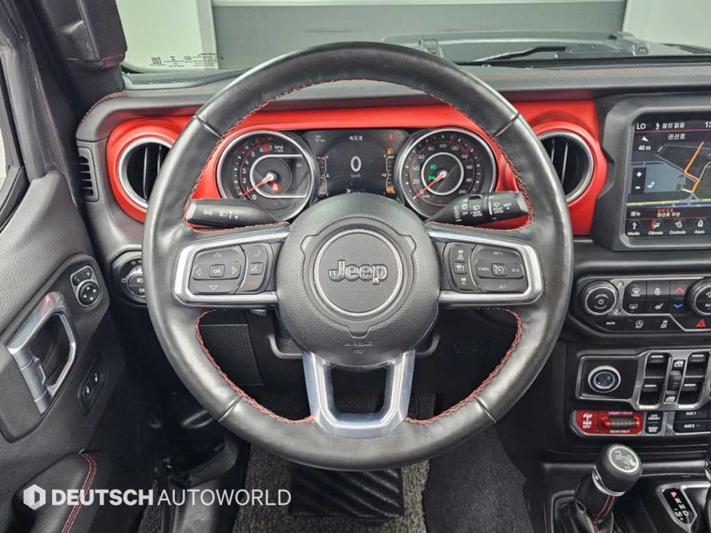 Jeep Wrangler — photo 13