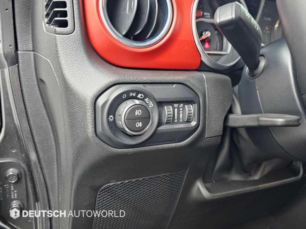 Jeep Wrangler — photo 16