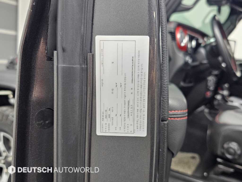 Jeep Wrangler — photo 20