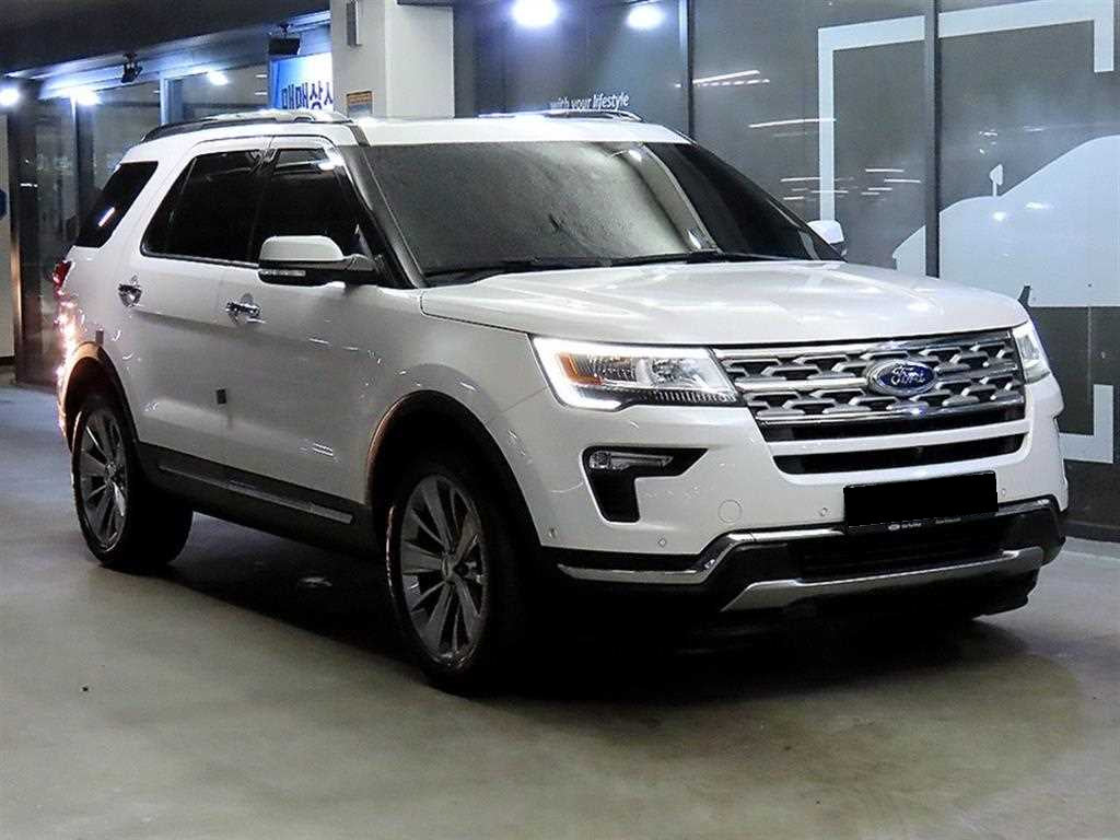 Ford Explorer — photo 01