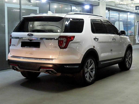 Ford Explorer — photo 04