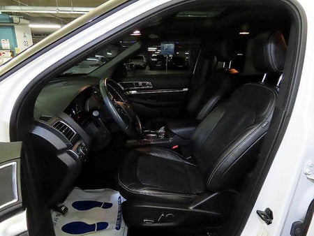 Ford Explorer — photo 06