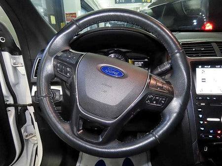 Ford Explorer — photo 08