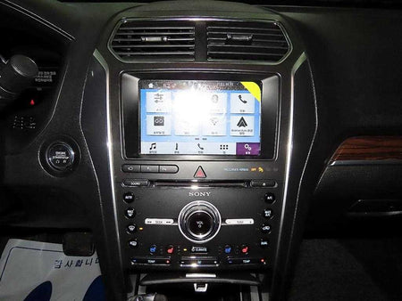 Ford Explorer — photo 11