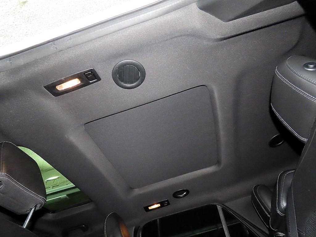 Ford Explorer — photo 16
