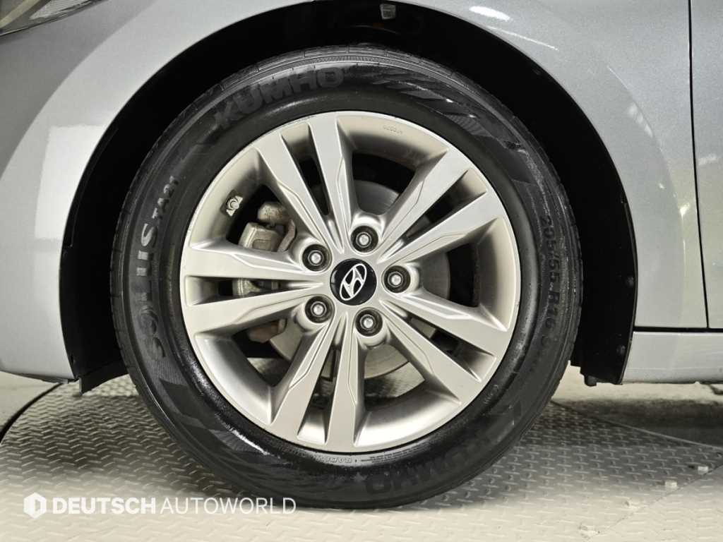 Hyundai Avante — photo 05