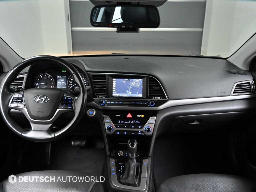 Hyundai Avante — photo 07